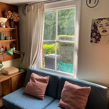 Cosy 2 Bedroom Victorian Cottage, Newport, Isle Of Wight Ньюпорт Экстерьер фото
