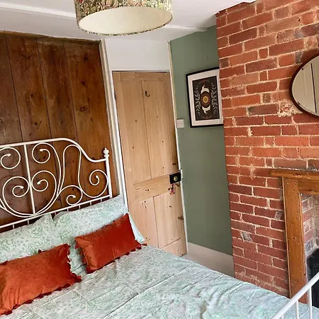 Cosy 2 Bedroom Victorian Cottage, Newport, Isle Of Wight Ньюпорт Экстерьер фото